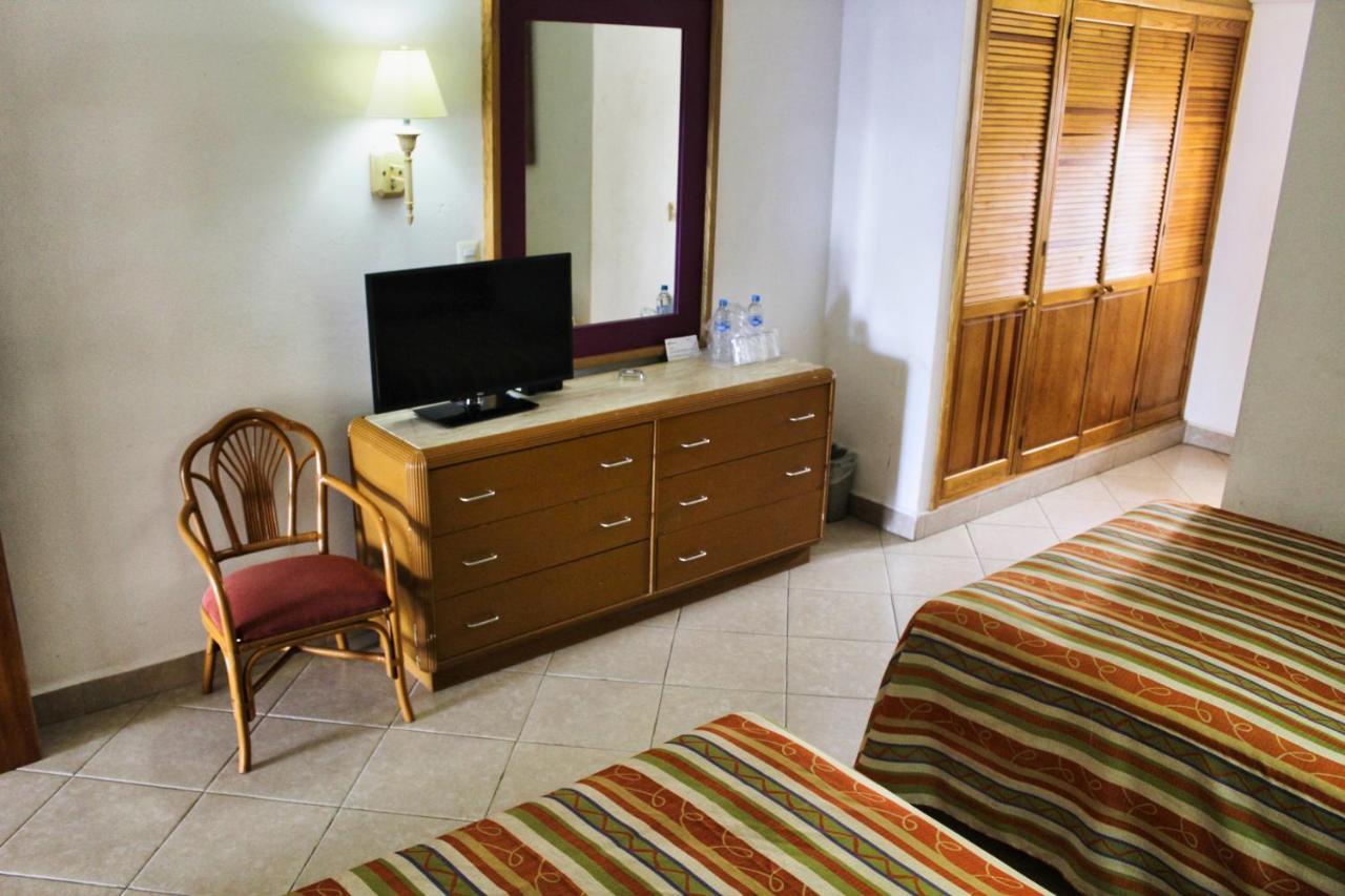 Tropicana Hotel بويرتو فالارتا المظهر الخارجي الصورة