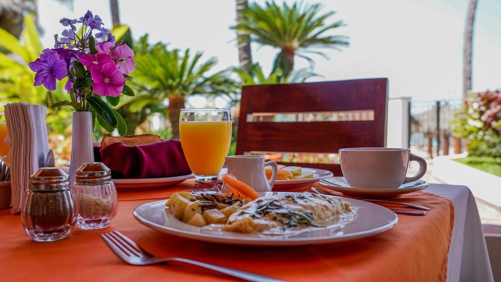 Tropicana Hotel بويرتو فالارتا المظهر الخارجي الصورة